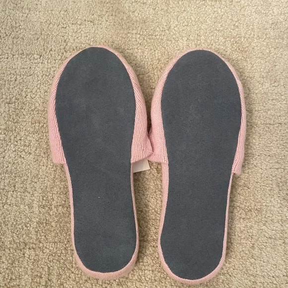 NWT Lauren by Ralph Lauren Pink Cableknit Slippers - Picture 3 of 3
